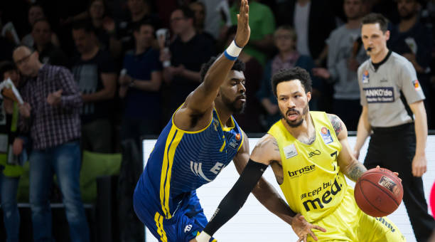 他迅速突破 他迅速突破